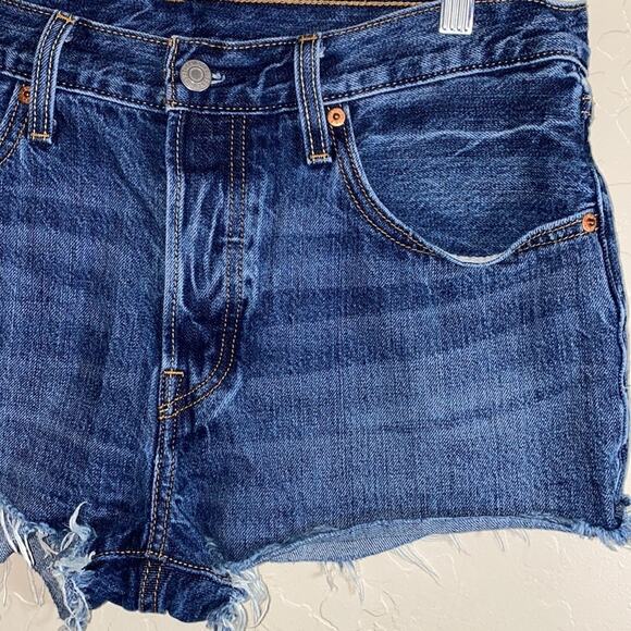 Levi’s 501 cut off jean shorts - Picture 3 of 6